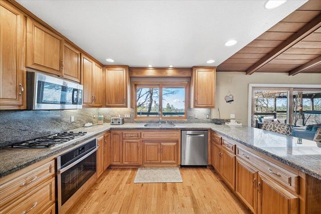 16035 Running Springs Rd, Grass Valley, CA 95949