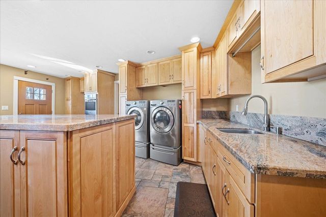 16035 Running Springs Rd, Grass Valley, CA 95949