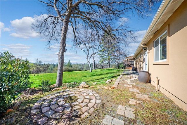 16035 Running Springs Rd, Grass Valley, CA 95949