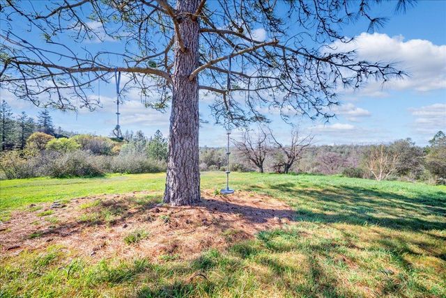 16035 Running Springs Rd, Grass Valley, CA 95949