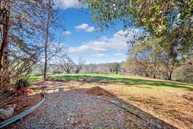 16035 Running Springs Rd, Grass Valley, CA 95949