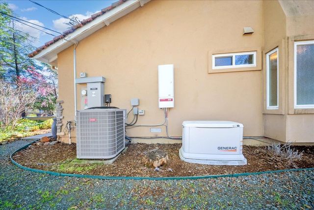 16035 Running Springs Rd, Grass Valley, CA 95949