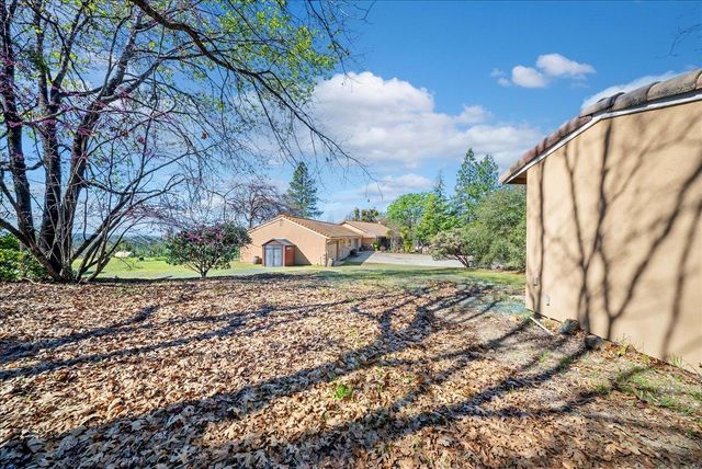 16035 Running Springs Rd, Grass Valley, CA 95949