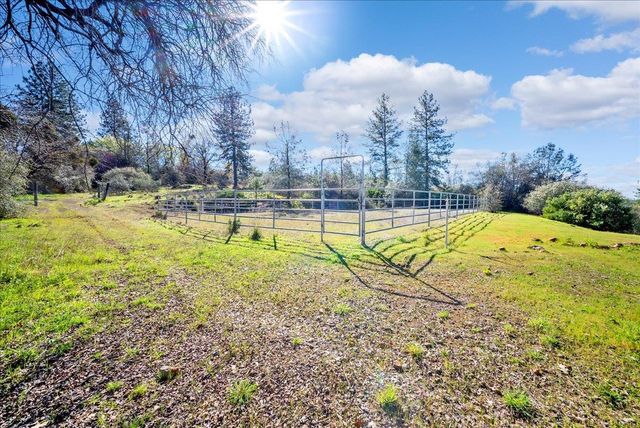 16035 Running Springs Rd, Grass Valley, CA 95949