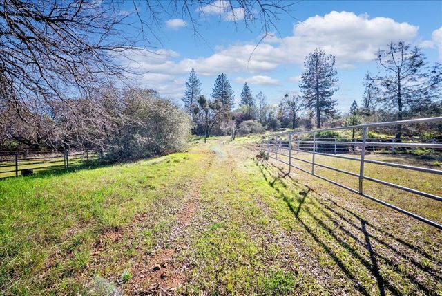 16035 Running Springs Rd, Grass Valley, CA 95949