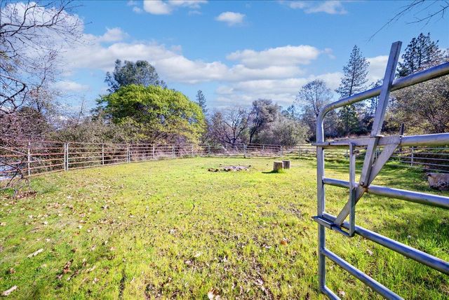 16035 Running Springs Rd, Grass Valley, CA 95949