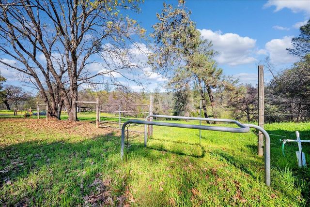 16035 Running Springs Rd, Grass Valley, CA 95949