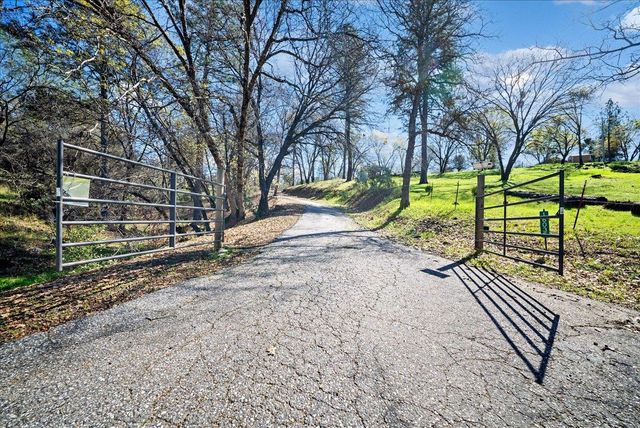 16035 Running Springs Rd, Grass Valley, CA 95949