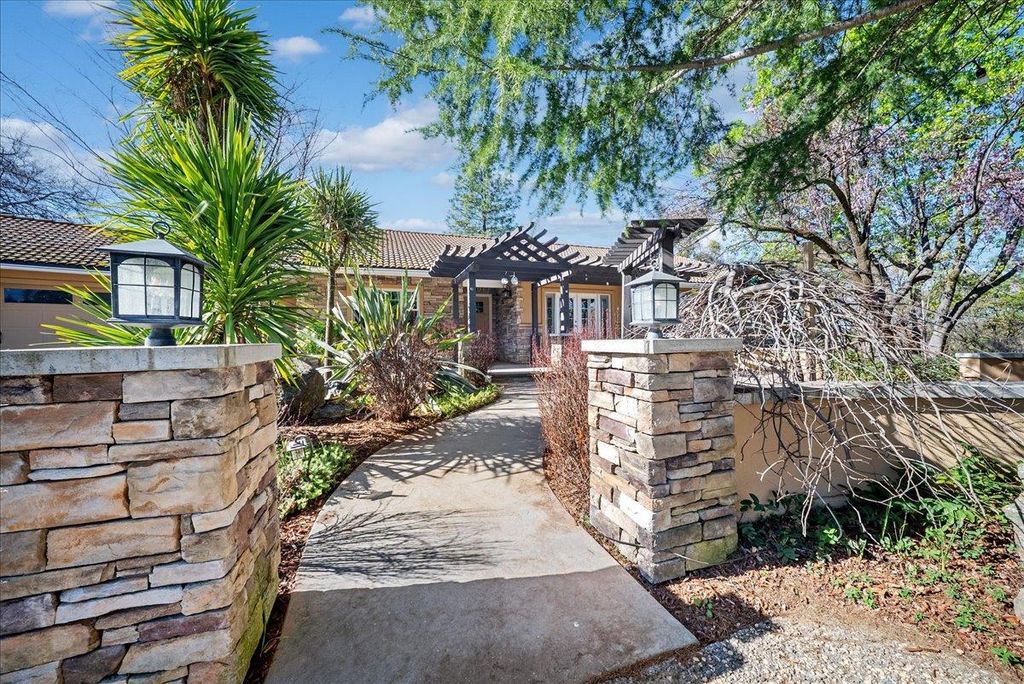 16035 Running Springs Rd, Grass Valley, CA 95949