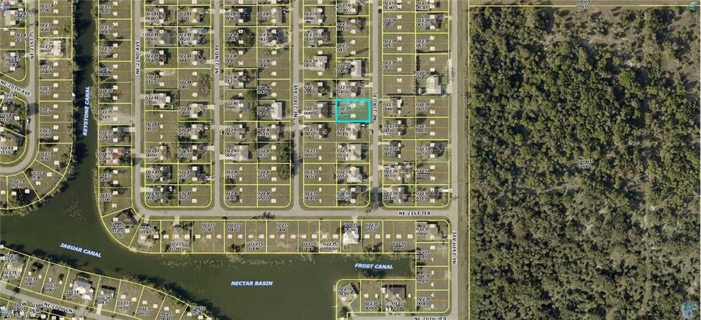 Image 4 of property listing at 2118 NE 23rd PL, Cape Coral, FL 33909