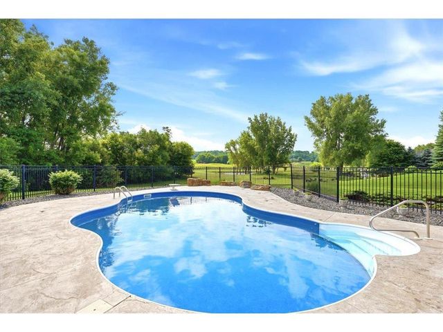 293 Saint Andrews Drive, Hudson, WI 54016
