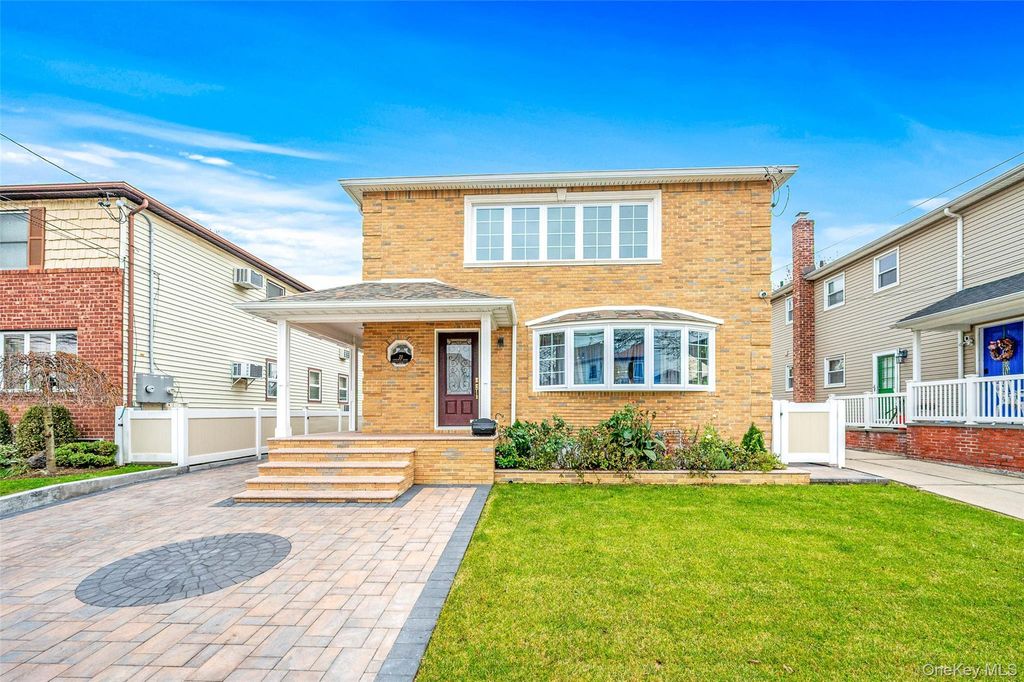 22 Sandalwood Avenue 2nd Floor, Valley Stream, NY 11581