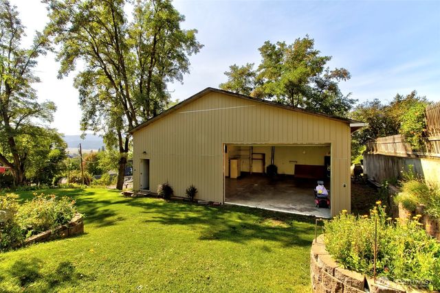 159 E 10th Avenue, Colville, WA 99114