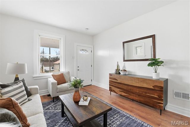 4141 Bowen Street, St Louis, MO 63116