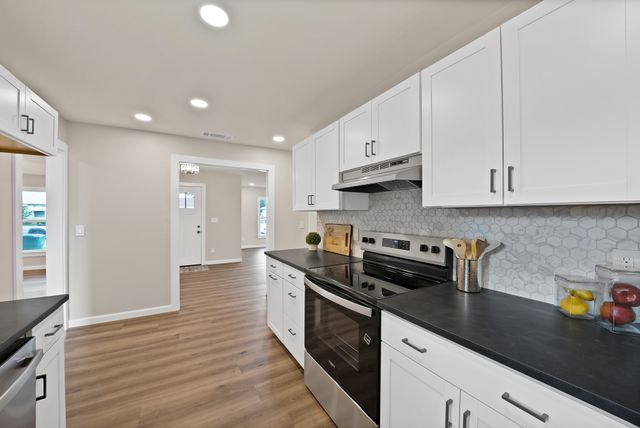 1104 E Russell Avenue, Carrollton, TX 75006
