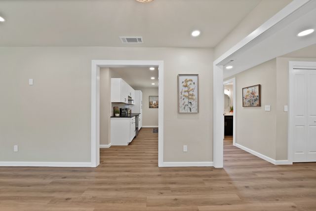 1104 E Russell Avenue, Carrollton, TX 75006