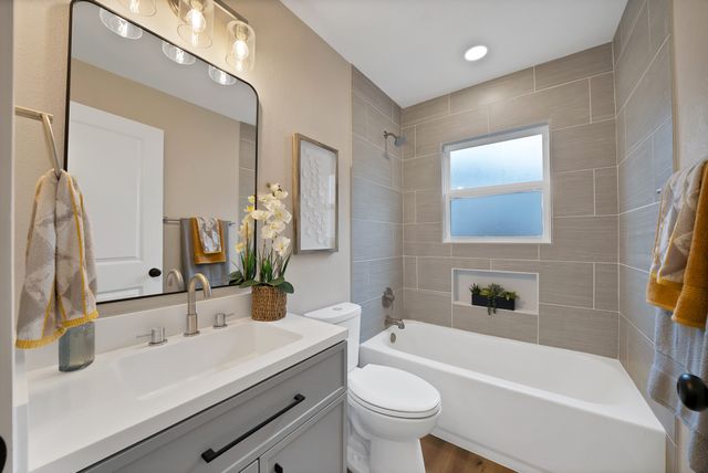 1104 E Russell Avenue, Carrollton, TX 75006