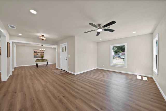 1104 E Russell Avenue, Carrollton, TX 75006