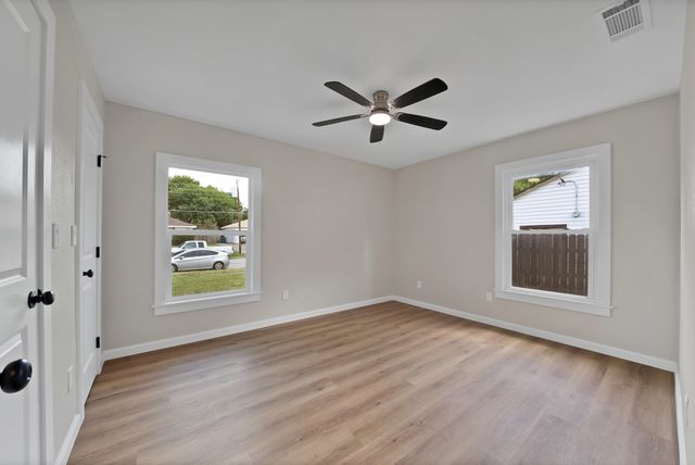 1104 E Russell Avenue, Carrollton, TX 75006