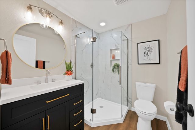 1104 E Russell Avenue, Carrollton, TX 75006