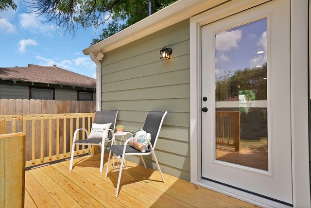 1104 E Russell Avenue, Carrollton, TX 75006