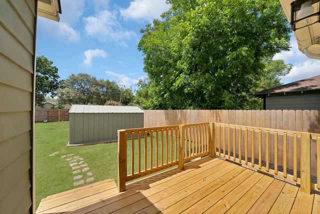 1104 E Russell Avenue, Carrollton, TX 75006