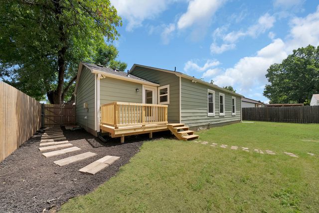 1104 E Russell Avenue, Carrollton, TX 75006