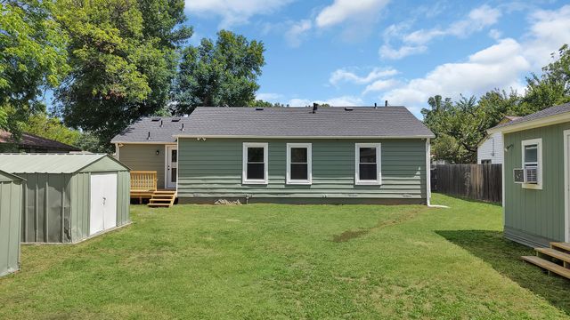 1104 E Russell Avenue, Carrollton, TX 75006
