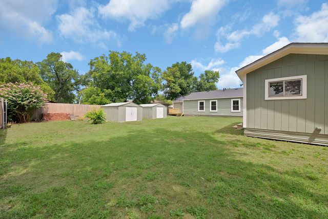 1104 E Russell Avenue, Carrollton, TX 75006