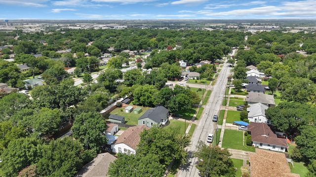 1104 E Russell Avenue, Carrollton, TX 75006