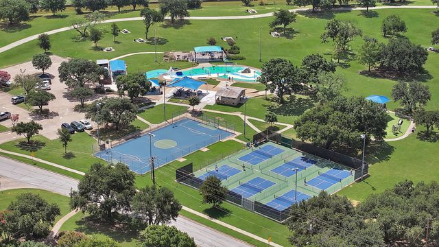 1104 E Russell Avenue, Carrollton, TX 75006
