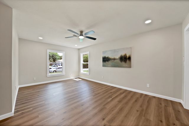 1104 E Russell Avenue, Carrollton, TX 75006