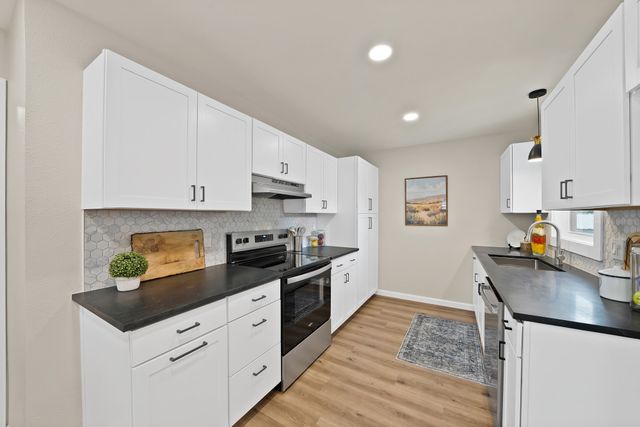 1104 E Russell Avenue, Carrollton, TX 75006