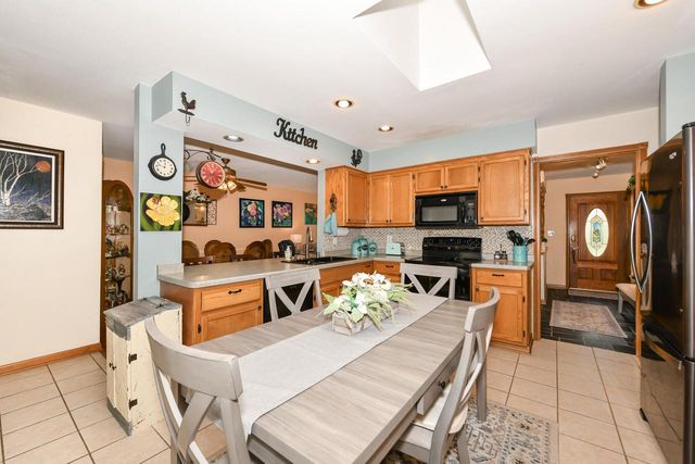 5131 S Root River PARKWAY, Greenfield, WI 53228