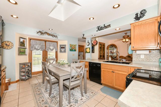 5131 S Root River PARKWAY, Greenfield, WI 53228