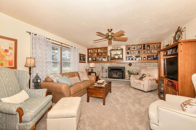 5131 S Root River PARKWAY, Greenfield, WI 53228