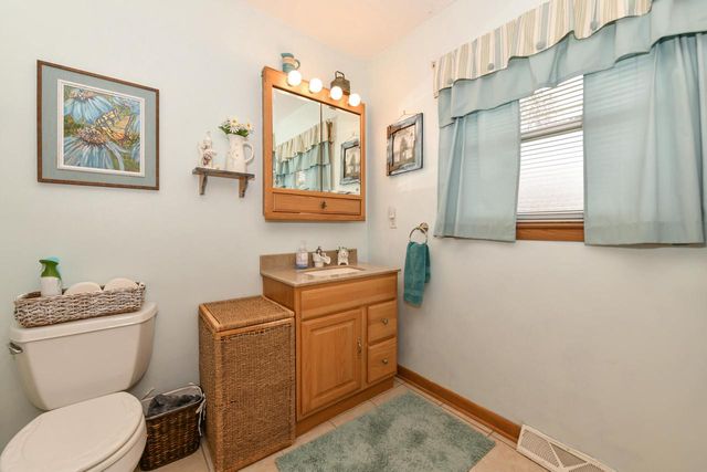 5131 S Root River PARKWAY, Greenfield, WI 53228