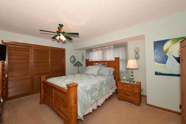 5131 S Root River PARKWAY, Greenfield, WI 53228