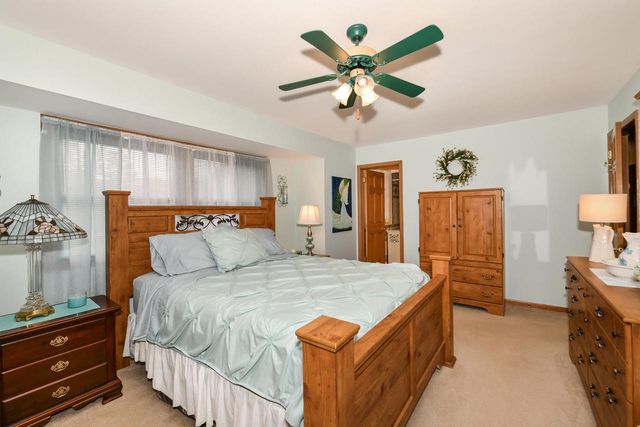 5131 S Root River PARKWAY, Greenfield, WI 53228