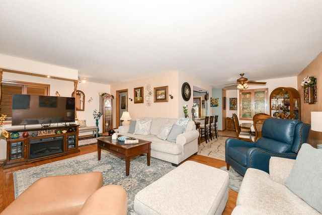 5131 S Root River PARKWAY, Greenfield, WI 53228