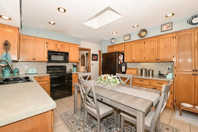 5131 S Root River PARKWAY, Greenfield, WI 53228