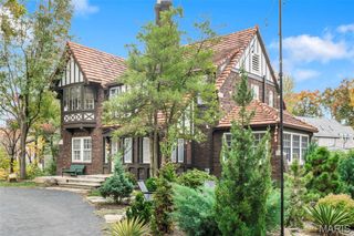 27 Ridgemoor Drive, St Louis, MO 63105