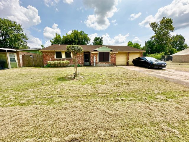 4439 Grapevine Street, Houston, TX 77045