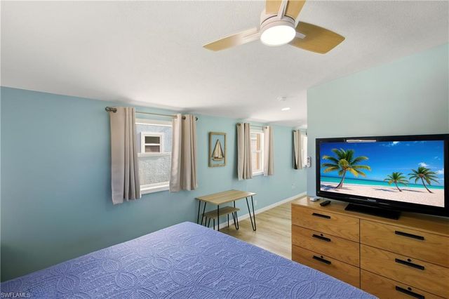 185 Hibiscus DR, Fort Myers Beach, FL 33931