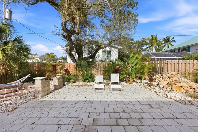 185 Hibiscus DR, Fort Myers Beach, FL 33931