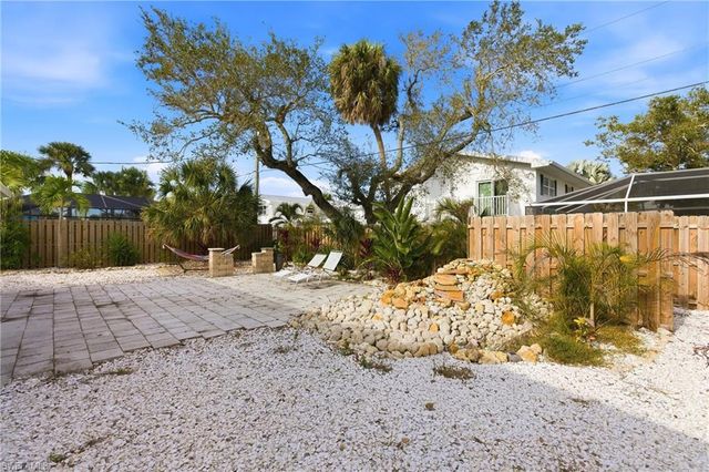 185 Hibiscus DR, Fort Myers Beach, FL 33931