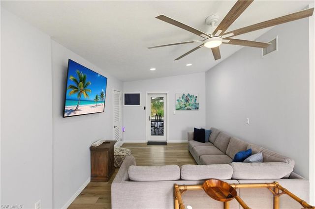 185 Hibiscus DR, Fort Myers Beach, FL 33931