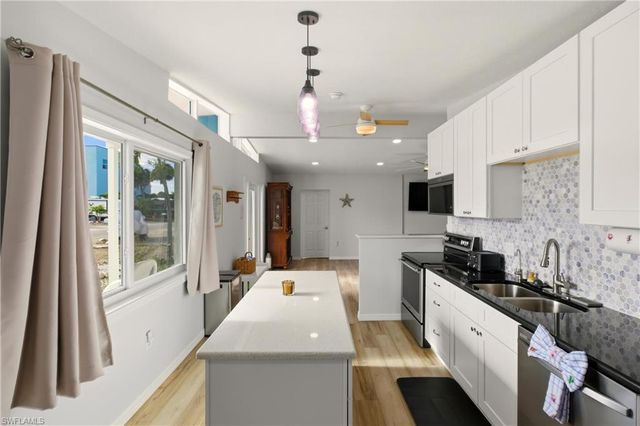 185 Hibiscus DR, Fort Myers Beach, FL 33931