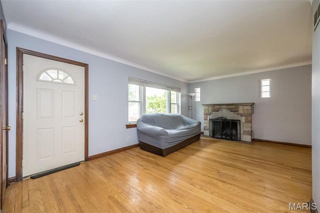 1025 Roxbury Drive, St Louis, MO 63125
