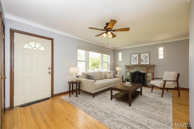 1025 Roxbury Drive, St Louis, MO 63125